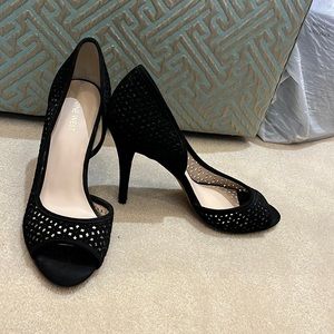 Nine West suede perforated pump